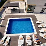 Villa Corcovada Vitoria With Private Pool
